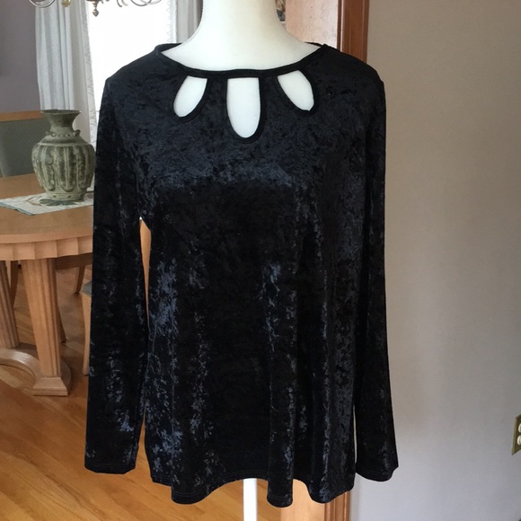 Como Vintage Tops - NWT: Black Velvet Keyhole Top